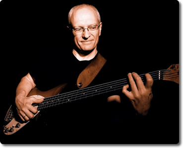 Georg spielt E-Bass